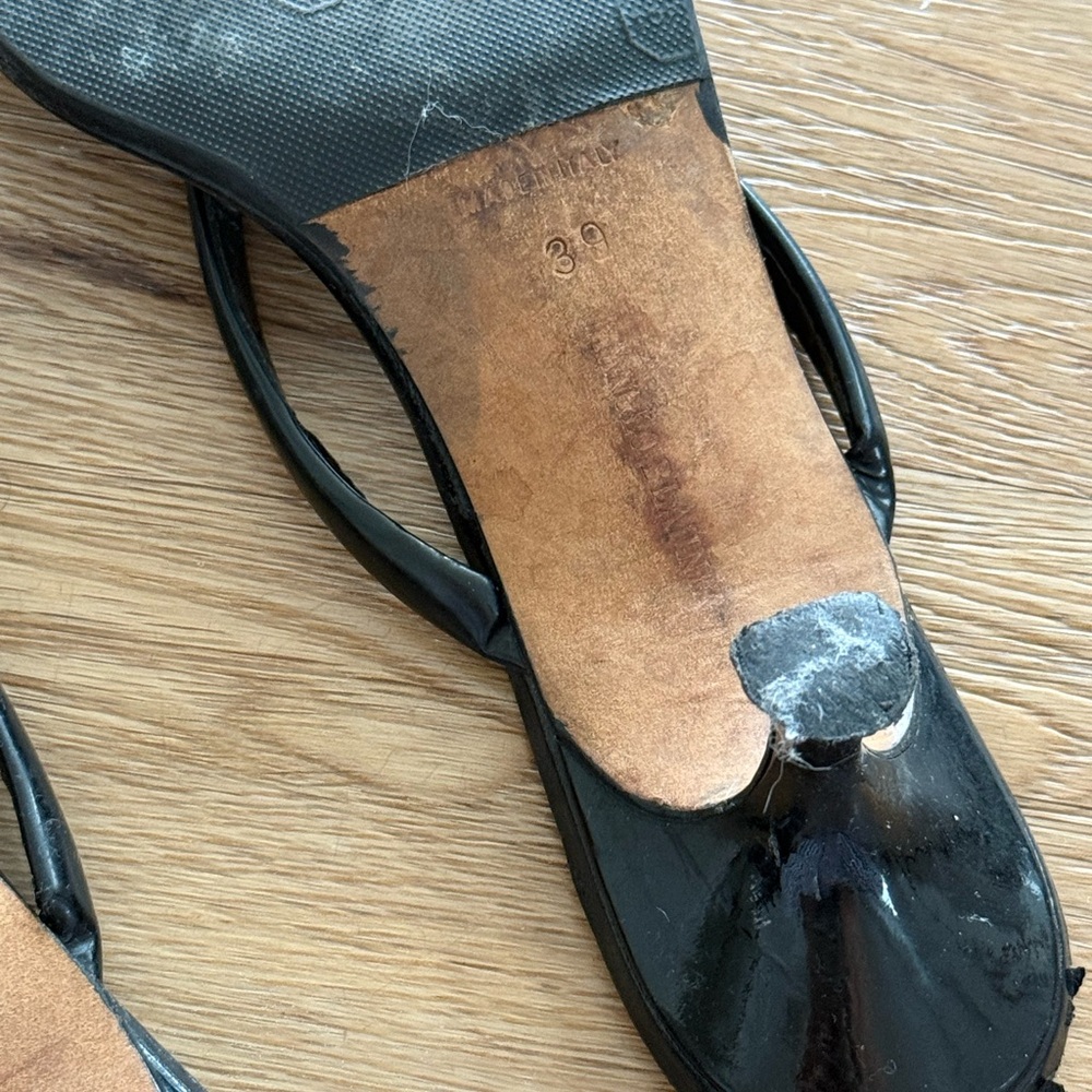 Vintage Manolo Blahnik Black Thong Kitten Heel Sandals - Picture 7 of 7